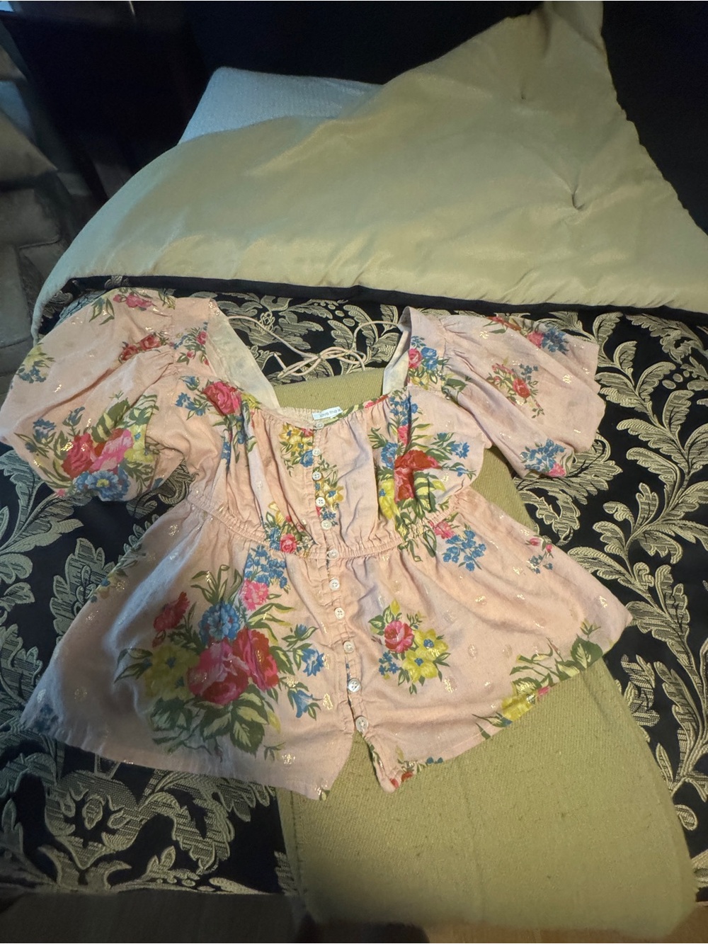 love the Label Pink Floral Button-Front Peasant Blouse size L